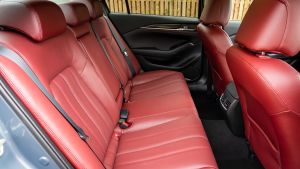 Mazda 6 Kuro Edition - rear seats