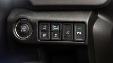 Suzuki S-Cross - engine start/stop button