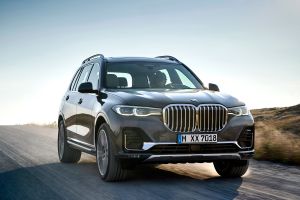 BMW X7 spy shot - front