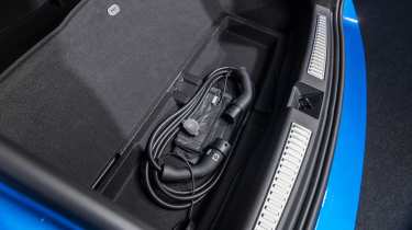 Alpine A390 - charging cables