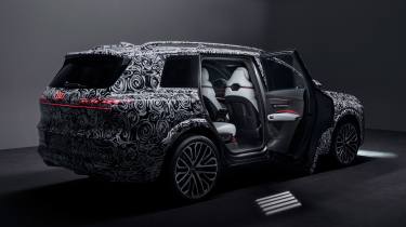 Audi Q9 camo