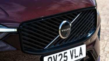 Volvo XC60 - front grille
