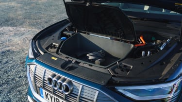 Audi e-tron - front boot