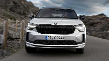 Skoda Kodiaq SportLine - front tracking