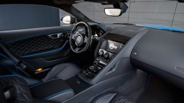 Jaguar F-Type SVR - interior