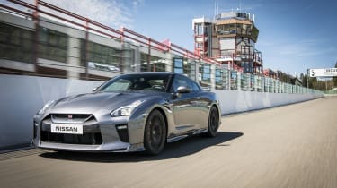 New Nissan GT-R 2016 tracking