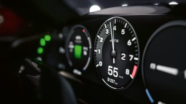 Porsche Taycan - dials