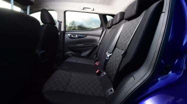 Nissan Qashqai 1.2 DIG-T 2017 - rear seats