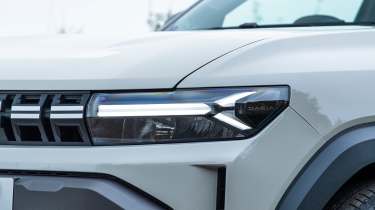 Dacia Duster - headlight