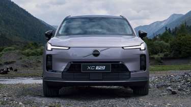 Volvo XC70 - full front static