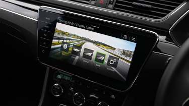 Skoda Superb Sleeper Edition - screen