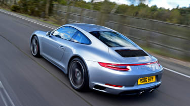 Porsche 911 Carrera 4S 2016 - rear tracking