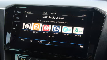 Volkswagen Passat GTE Estate - radio