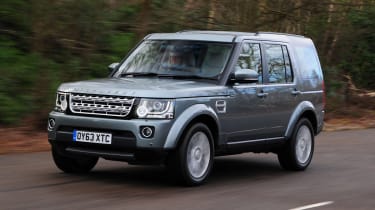 Land Rover Discovery 2014 track ahead