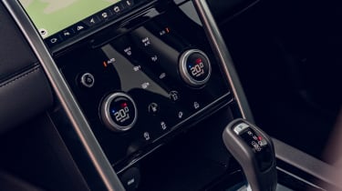 Land Rover Discovery Sport - climate controls