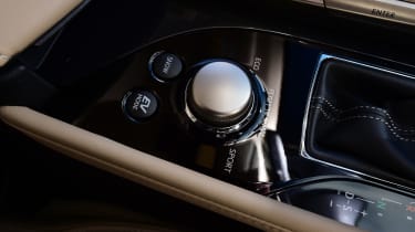 Lexus GS 300h 2016 - centre console