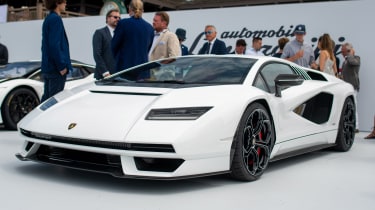 Lamborghini Countach - show front/side