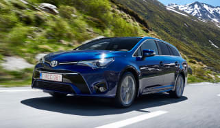 Toyota Avensis Touring Sports - front action