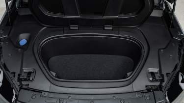 Volvo EX40 facelift - front storage