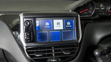 Used Peugeot 208 - screen