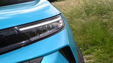 Vauxhall Mokka - head light detail