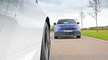 Abarth 600e Scorpionissima - front end