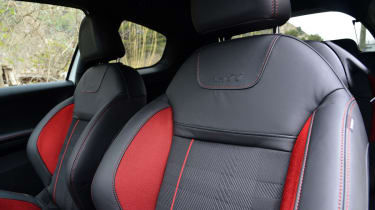 Peugeot 208 GTi seats