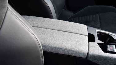Peugeot E-3008 - centre armrest storage