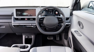 Toyota bZ4X vs Volkswagen ID.4 vs Hyundai Ioniq 5: Hyundai Ioniq 5 interior