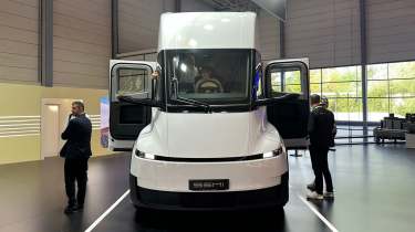 Tesla Semi - front end