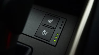 Lexus IS 300h - heated seats