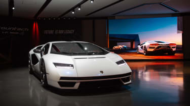 Lamborghini Countach LPI 800-4 studio 