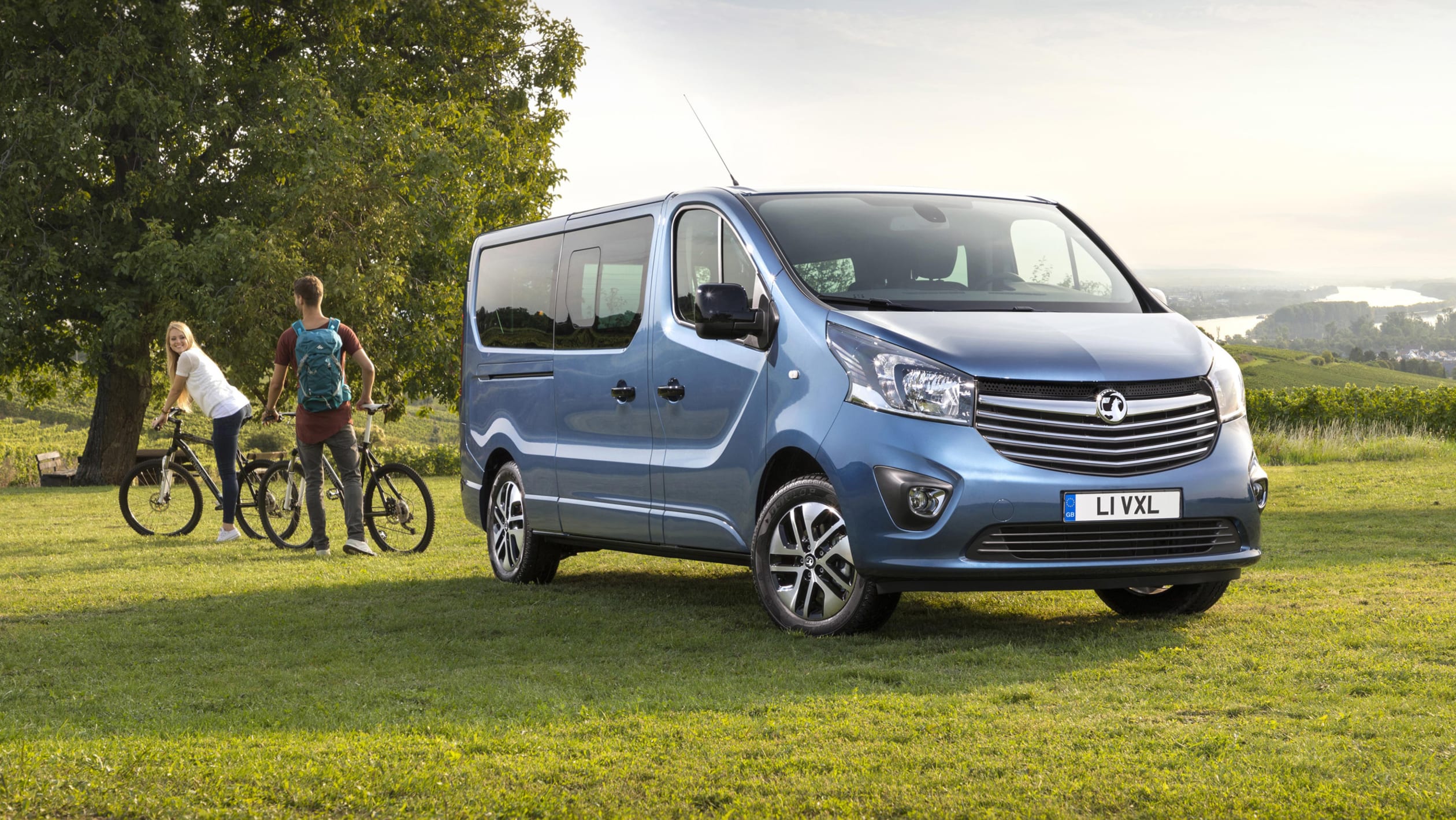 2017 Vauxhall Vivaro Tourer Weekender | Auto Express