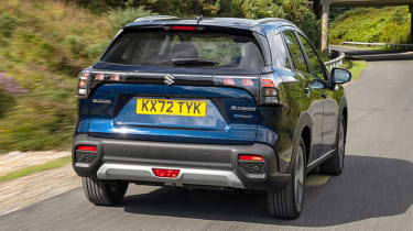 Suzuki S-Cross Hybrid - rear tracking