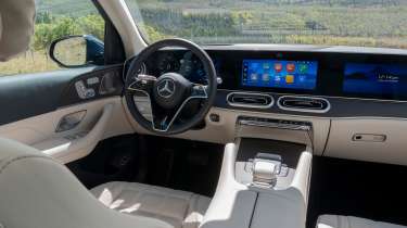 Mercedes GLS - dash