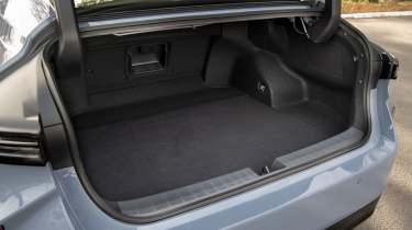 Lexus ES - boot