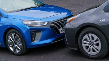 Hyundai Ioniq vs Toyota Prius - bonnets