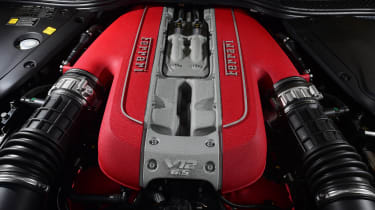 Ferrari 812 Superfast - engine