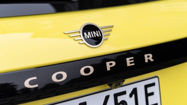 MINI Cooper E Classic - tailgate badging