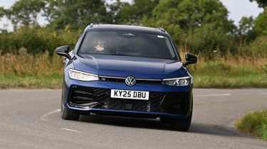 Volkswagen Passat - front full width