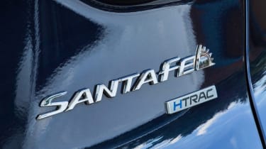 Hyundai Santa Fe - badge