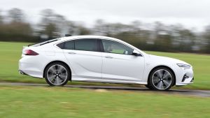 Vauxhall Insignia 1.5 diesel - side