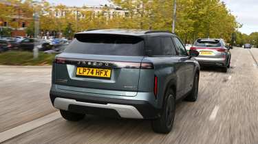 Chinese hybrid SUV mega test - Jaecoo 7, rear tracking