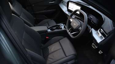Audi Q3 - front seats