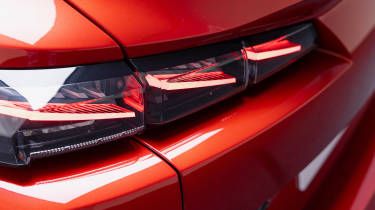 Peugeot 308 facelift (red) - tail light