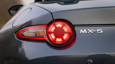 Mazda MX-5 1.5 Sport - rear light