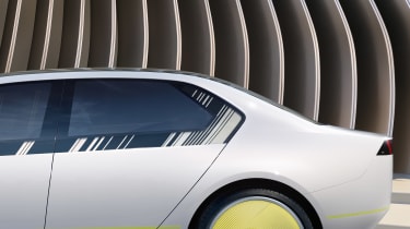 BMW i Vision Dee concept - rear profile
