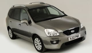 Kia Carens front three quarters