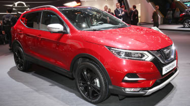 Facelifted Nissan Qashqai show - front red