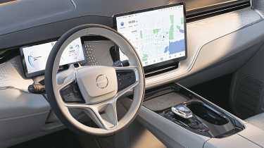 Volvo EM90 - dash